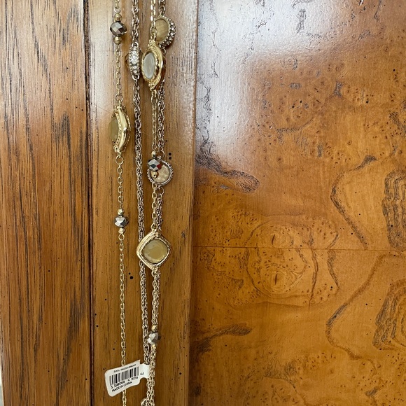 Two long loft necklaces. Gold tones can be worn together or apart. 15$ For both - Picture 2 of 8